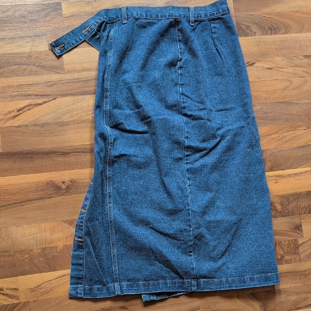 Denim Button-Front Midi Skirt - Blue - Picture 6 of 7